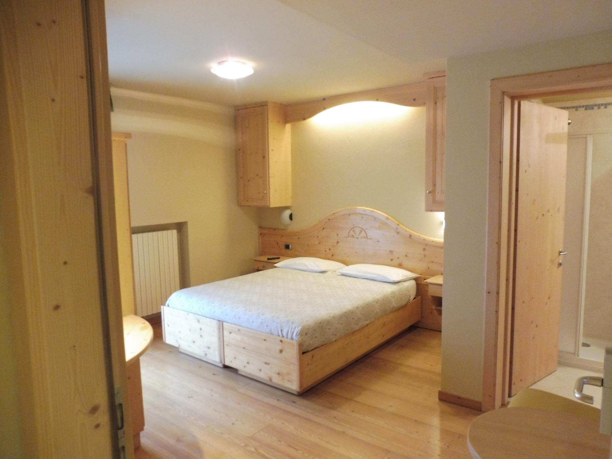 Hotel Valeria Ливиньо Экстерьер фото