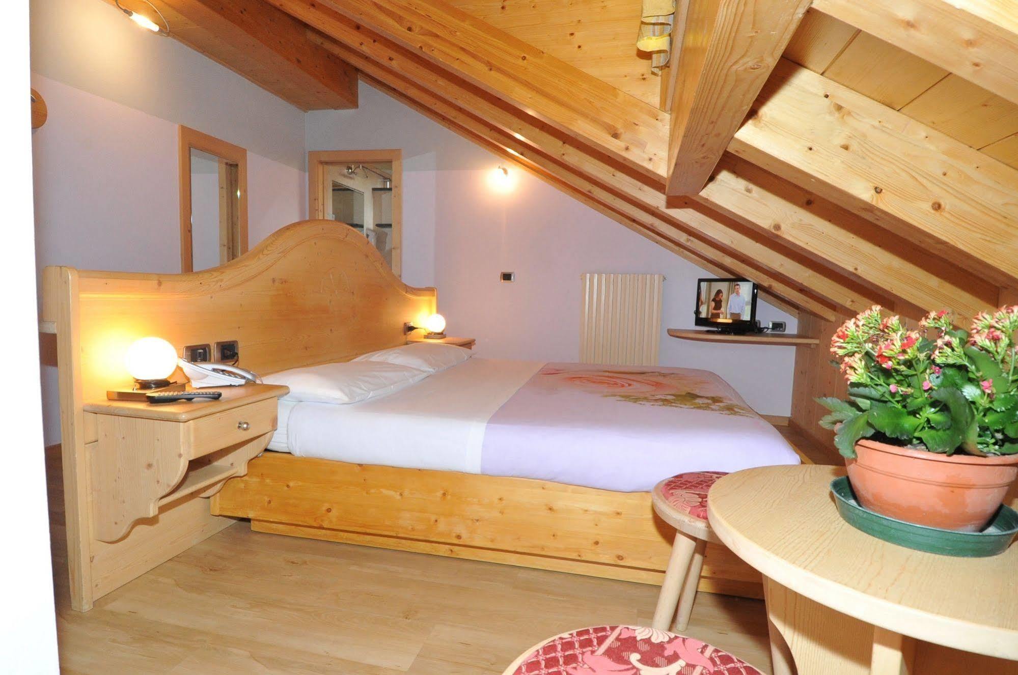 Hotel Valeria Ливиньо Экстерьер фото