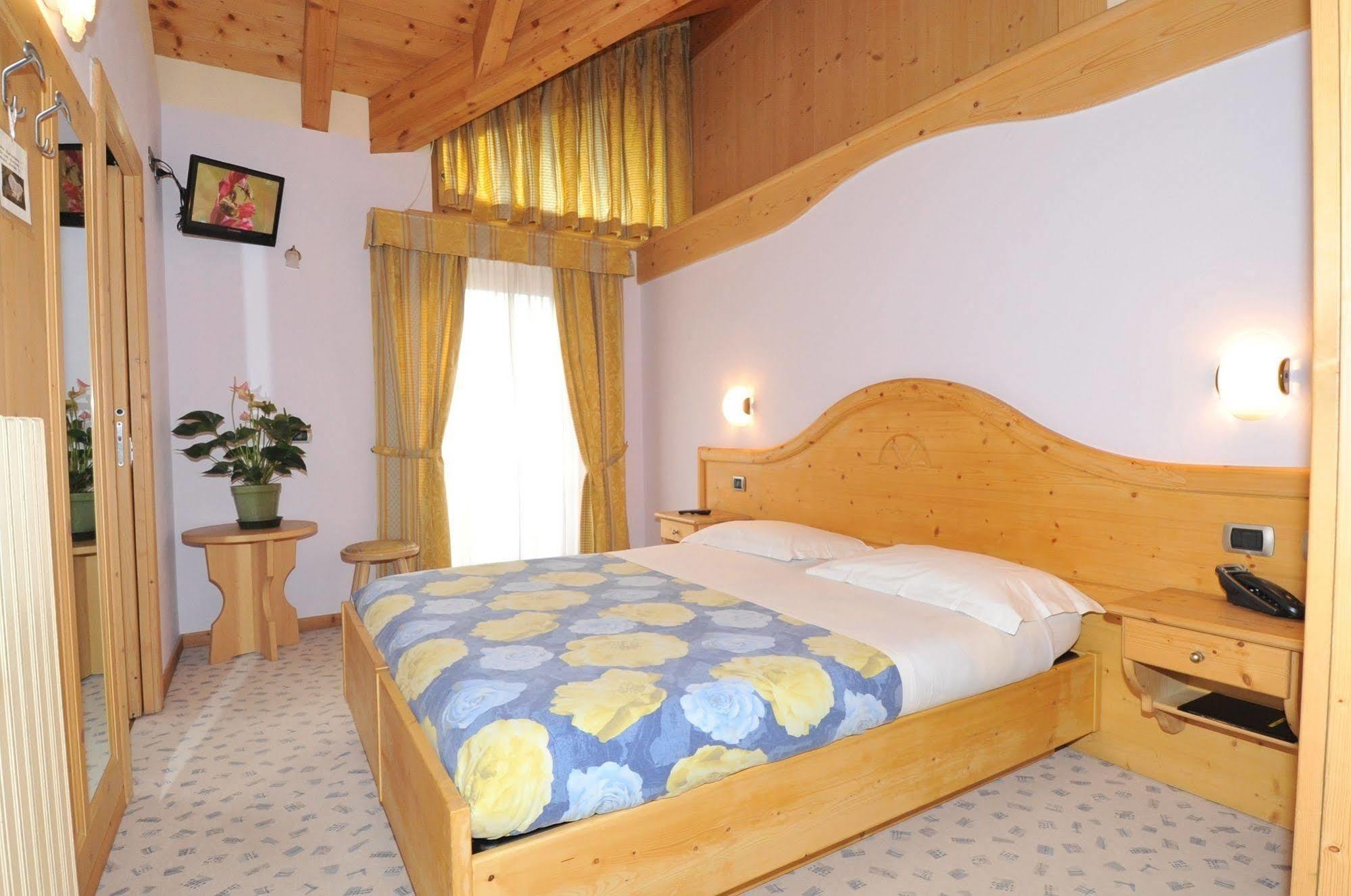 Hotel Valeria Ливиньо Экстерьер фото