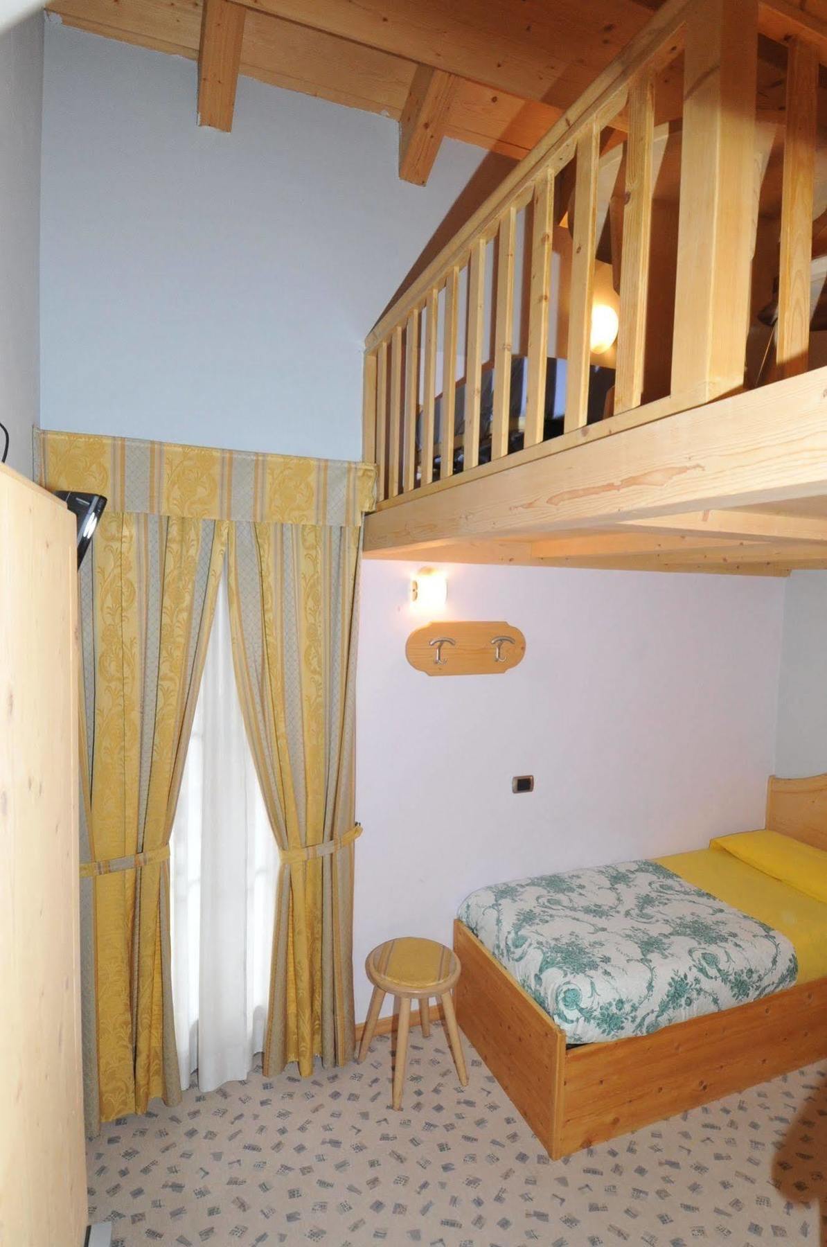 Hotel Valeria Ливиньо Экстерьер фото