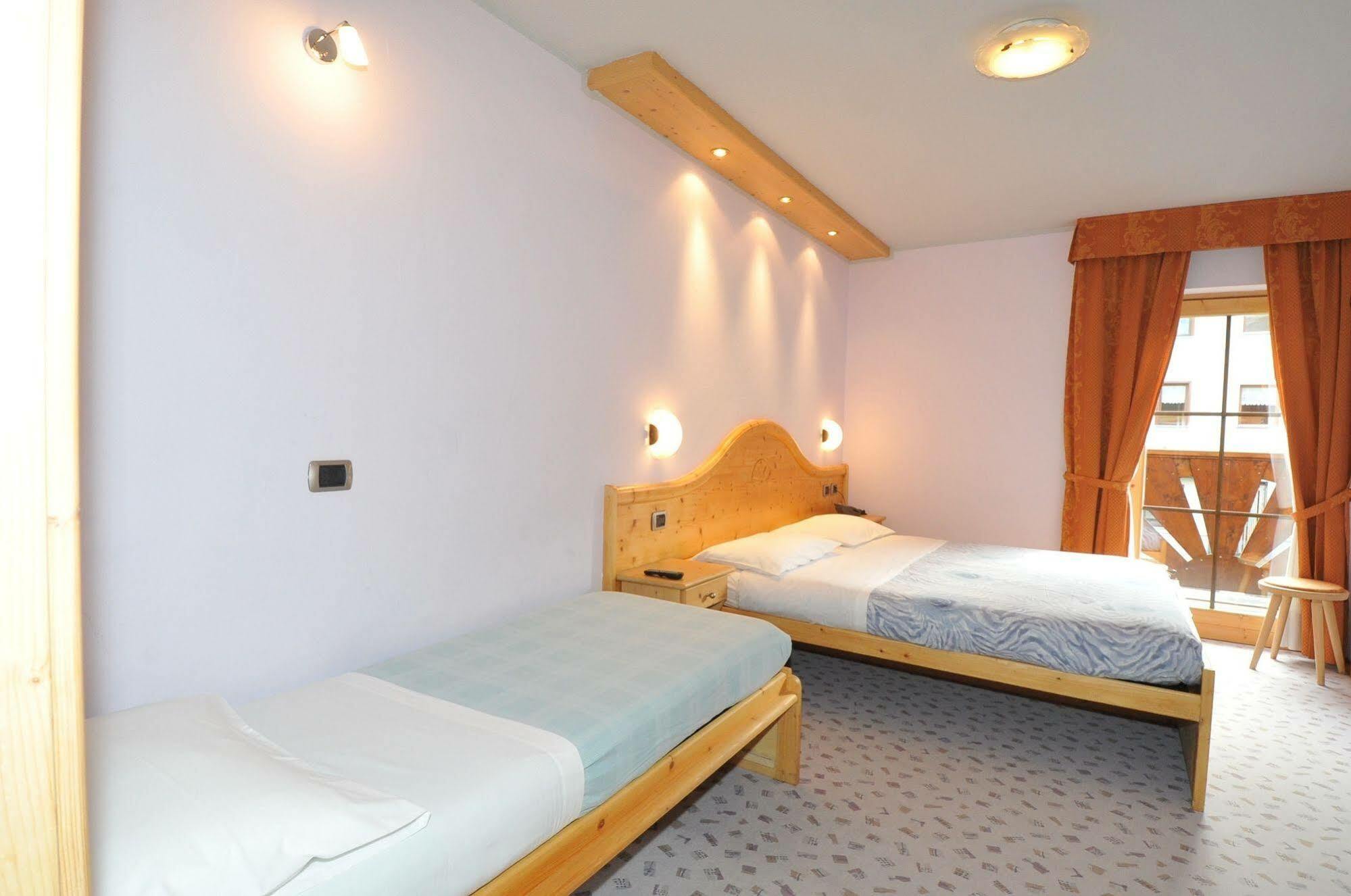 Hotel Valeria Ливиньо Экстерьер фото